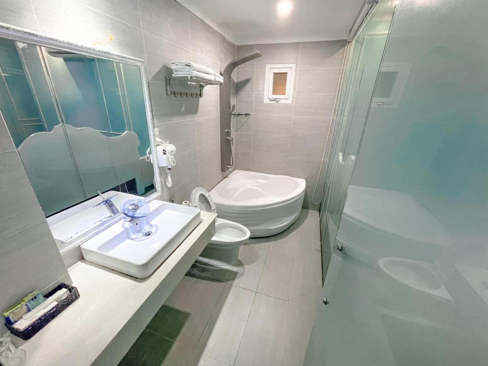 Khai Hung Hotel Binh Chanh Хошимін Екстер'єр фото